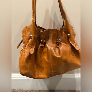 Albanese Argentina Elegant Tan Leather Shoulder Bag
